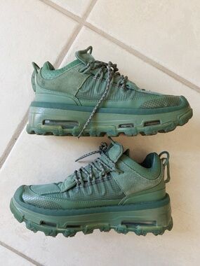 Nike Air Jordan Mae Sneakers in Dutch Green